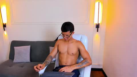 Snapshot of paradise_boy_s chatting on 04/10/26, 06:34 Ryan And Casper online show from 04/10/26, 06:34