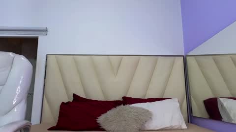 Snapshot of paradise_doll_s chatting on 01/15/25, 07:05 Amy and my doll online show from 01/15/25, 07:05