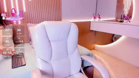 Snapshot of paradise_doll_s chatting on 10/24/25, 03:58 Amy and my doll online show from 10/24/25, 03:58