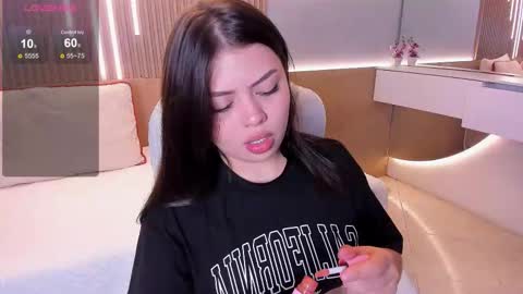 Snapshot of paradise_doll_s chatting on 11/29/25, 04:15 Amy and my doll online show from 11/29/25, 04:15