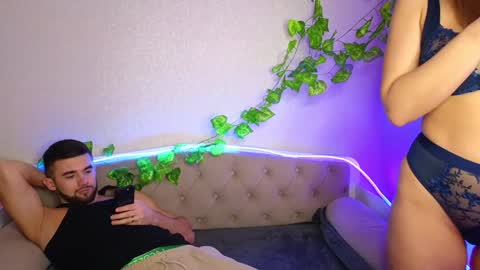 Snapshot of paradisepleasure_ chatting on 01/20/25, 02:43 Allie  Alex Thumbs up if you like us online show from 01/20/25, 02:43
