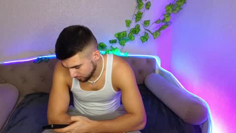 Snapshot of paradisepleasure_ chatting on 01/27/25, 01:26 Allie  Alex Thumbs up if you like us online show from 01/27/25, 01:26