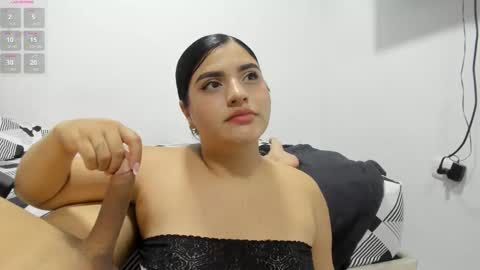 Snapshot of pareja_curiosa19 chatting on 03/18/26, 01:20 pareja_curiosa19 online show from 03/18/26, 01:20