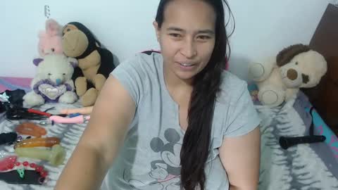 Snapshot of pareja_explosivasexx chatting on 12/21/24, 12:16 Luna online show from 12/21/24, 12:16