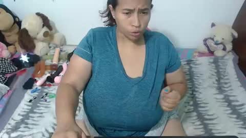 Snapshot of pareja_explosivasexx chatting on 01/02/25, 05:03 Luna online show from 01/02/25, 05:03
