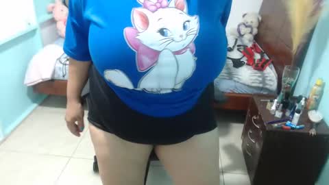 Snapshot of pareja_explosivasexx chatting on 01/03/25, 11:46 Luna online show from 01/03/25, 11:46