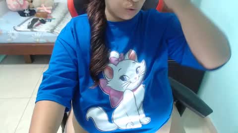 Snapshot of pareja_explosivasexx chatting on 01/14/25, 10:48 Luna online show from 01/14/25, 10:48