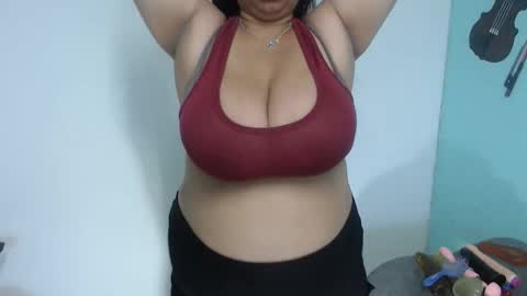 Snapshot of pareja_explosivasexx chatting on 04/10/26, 05:28 Luna online show from 04/10/26, 05:28