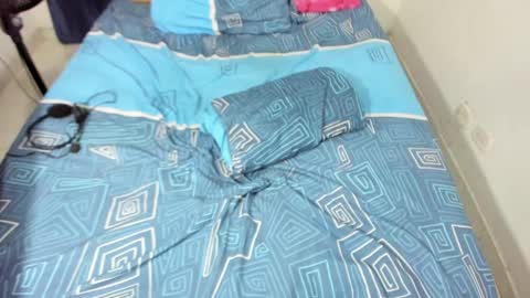 Snapshot of parejacachonda chatting on 02/06/25, 09:38 sara and andreu online show from 02/06/25, 09:38