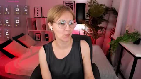 Snapshot of paris_cherry chatting on 03/01/26, 01:13 Paris online show from 03/01/26, 01:13