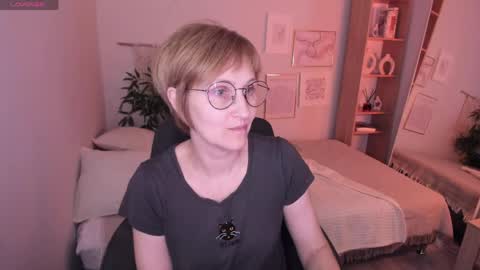 Snapshot of paris_cherry chatting on 04/19/26, 12:48 Paris online show from 04/19/26, 12:48