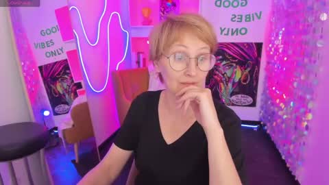 Snapshot of paris_cherry chatting on 05/03/26, 05:41 Paris online show from 05/03/26, 05:41