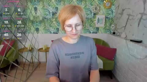 Snapshot of paris_cherry chatting on 05/08/26, 04:40 Paris online show from 05/08/26, 04:40