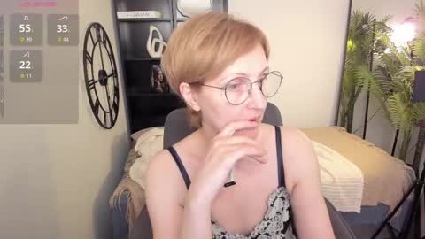Snapshot of paris_cherry chatting on 05/19/26, 06:03 Paris online show from 05/19/26, 06:03