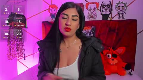 paris_evans_01 online show from 10/29/25, 01:57