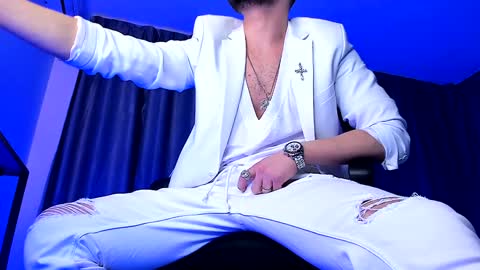 Paris online show from 12/24/24, 10:28