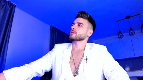 Paris online show from 12/25/24, 02:14