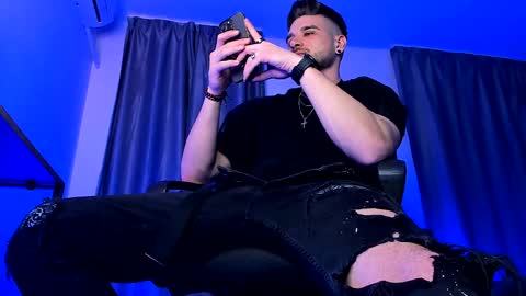 Paris online show from 01/18/25, 01:30