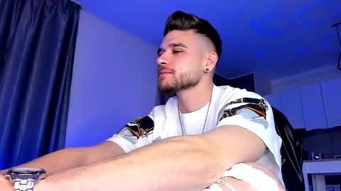 Paris online show from 02/15/25, 10:42