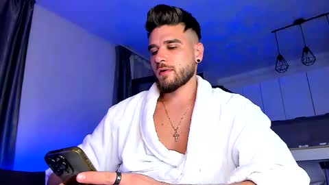 Paris online show from 09/21/25, 11:39