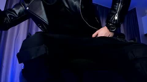 Paris online show from 12/21/25, 10:55