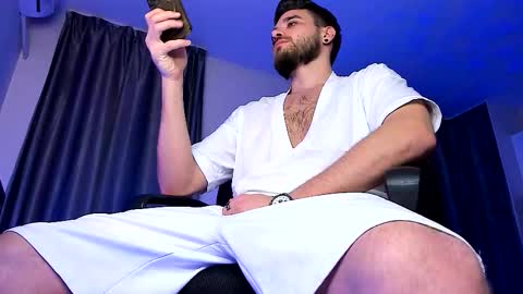 Snapshot of paris_lock chatting on 01/08/26, 01:08 Paris online show from 01/08/26, 01:08