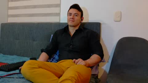 Snapshot of paris_mark chatting on 10/12/25, 06:12 Mark Paris online show from 10/12/25, 06:12