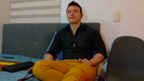 Snapshot of paris_mark chatting on 10/19/25, 06:25 Mark Paris online show from 10/19/25, 06:25