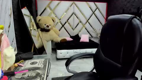 paris petit online show from 12/02/25, 08:26