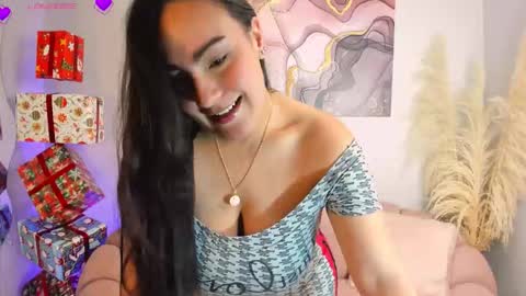 Snapshot of parisangel_ chatting on 12/16/25, 12:26 Paris online show from 12/16/25, 12:26