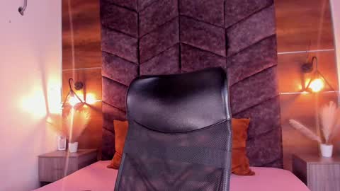 Snapshot of parisfox_ chatting on 02/07/25, 07:27 PARIS online show from 02/07/25, 07:27