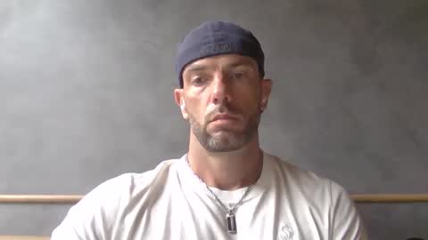 Snapshot of parisien75015 chatting on 01/06/26, 10:08 Porn Actor 21cm Hetero online show from 01/06/26, 10:08