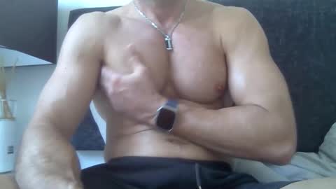 Snapshot of parisien75015 chatting on 02/14/26, 10:12 Porn Actor 21cm Hetero online show from 02/14/26, 10:12