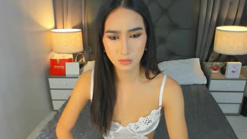 Snapshot of parismilker chatting on 12/14/25, 11:09 parismilker online show from 12/14/25, 11:09