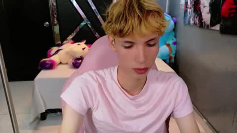 Snapshot of park_jimin1 chatting on 09/30/25, 02:44 park_jimin1 online show from 09/30/25, 02:44