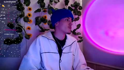 Snapshot of parker_222 chatting on 09/28/25, 09:42 parker_222 online show from 09/28/25, 09:42