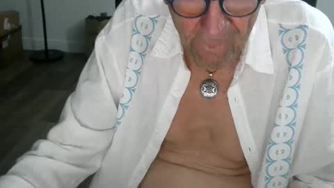 Snapshot of pastelito76 chatting on 12/21/25, 02:46 Bob online show from 12/21/25, 02:46