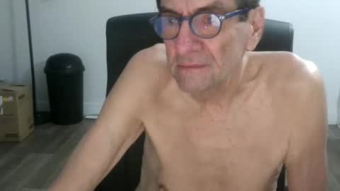 Snapshot of pastelito76 chatting on 02/10/26, 07:23 Bob online show from 02/10/26, 07:23