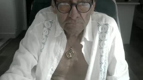 Snapshot of pastelito76 chatting on 02/24/26, 02:37 Bob online show from 02/24/26, 02:37