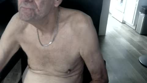 Snapshot of pastelito76 chatting on 07/13/26, 10:12 Bob online show from 07/13/26, 10:12