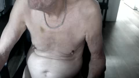 Snapshot of pastelito76 chatting on 07/22/26, 02:42 Bob online show from 07/22/26, 02:42