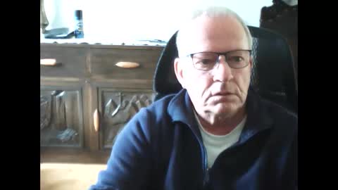 Snapshot of pat5057 chatting on 04/22/26, 09:11 Master Bates online show from 04/22/26, 09:11