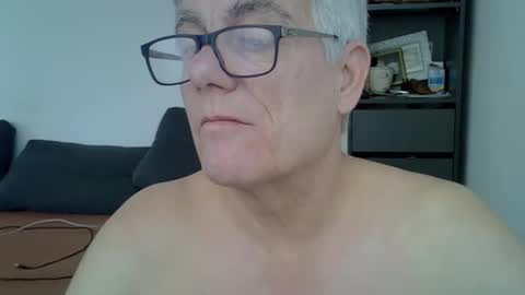 Snapshot of patrick5275 chatting on 01/23/25, 09:18 patrick5275 online show from 01/23/25, 09:18