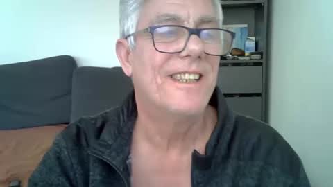 Snapshot of patrick5275 chatting on 01/27/25, 01:30 patrick5275 online show from 01/27/25, 01:30