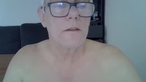 Snapshot of patrick5275 chatting on 02/10/25, 03:42 patrick5275 online show from 02/10/25, 03:42