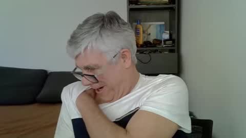 Snapshot of patrick5275 chatting on 02/14/25, 10:38 patrick5275 online show from 02/14/25, 10:38