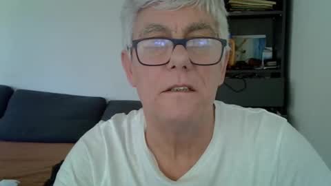 Snapshot of patrick5275 chatting on 02/14/25, 01:51 patrick5275 online show from 02/14/25, 01:51