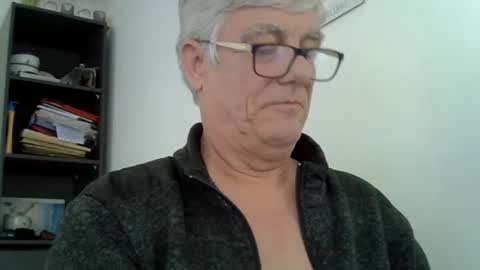 Snapshot of patrick5275 chatting on 03/02/25, 12:43 patrick5275 online show from 03/02/25, 12:43