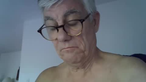 Snapshot of patrick5275 chatting on 09/16/25, 05:30 patrick5275 online show from 09/16/25, 05:30