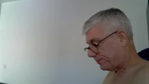 Snapshot of patrick5275 chatting on 09/17/25, 10:06 patrick5275 online show from 09/17/25, 10:06